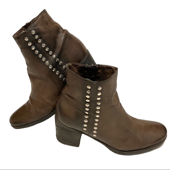 Leather Made in Italy Block Heel Flat Round Rivet Detail Inside Zip Ankle Boot - Picture 2 of 16